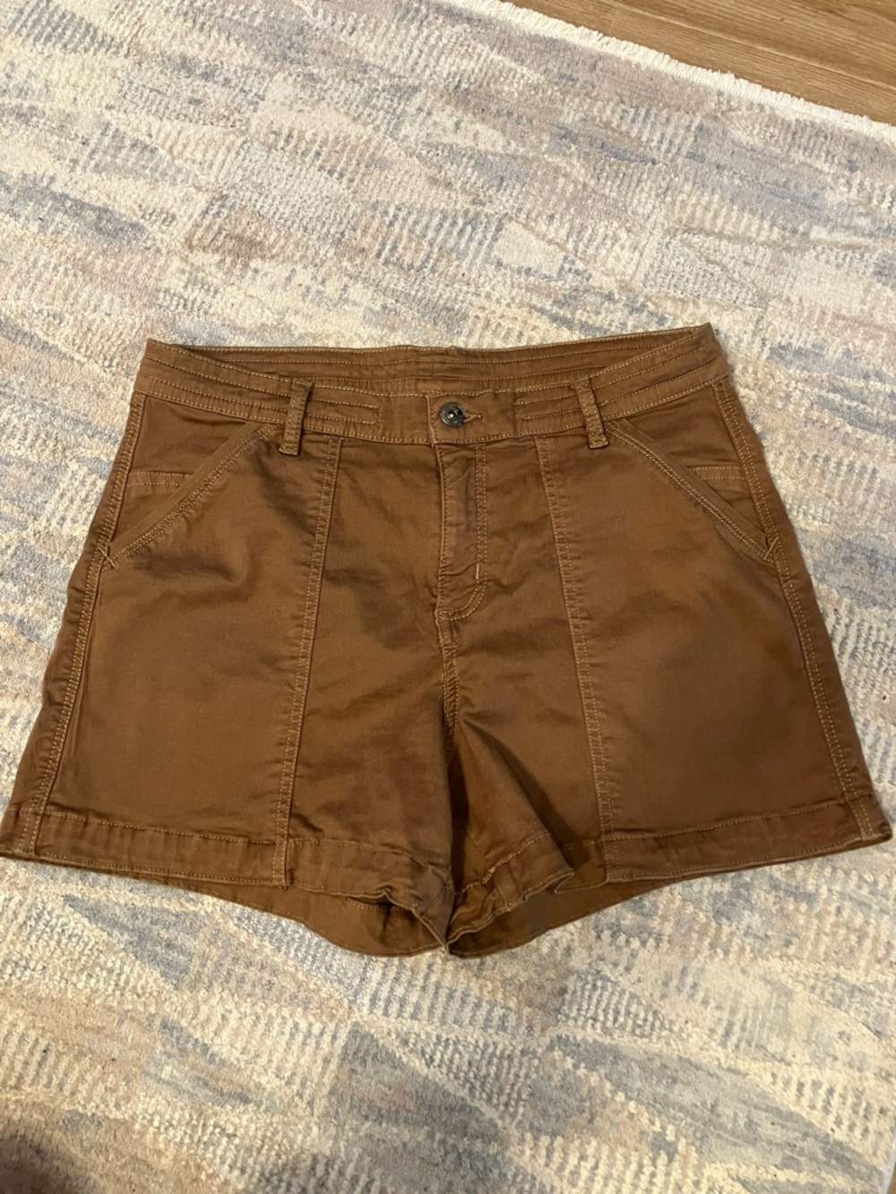 Kuhl Kultivatr Shorts military star tan women’s size 10
